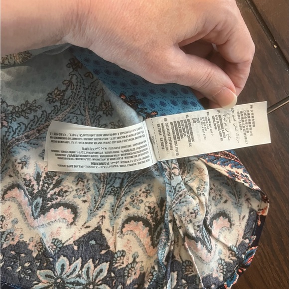 Hollister Women’s Blue/Pink/Cream Multi Print Flowing Open Leg Shorts - Picture 6 of 7